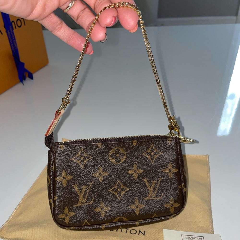 ❌SOLD❌ Louis Vuitton Mini Pochette